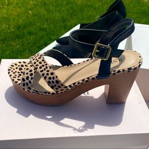Cheetah print chunky heeled sandal NWB